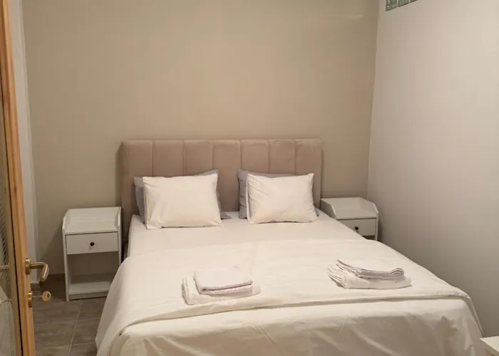 Το Πέτρινο Σπιτι Polychrono