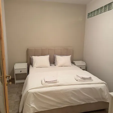 Το Πέτρινο Σπιτι Políhrono